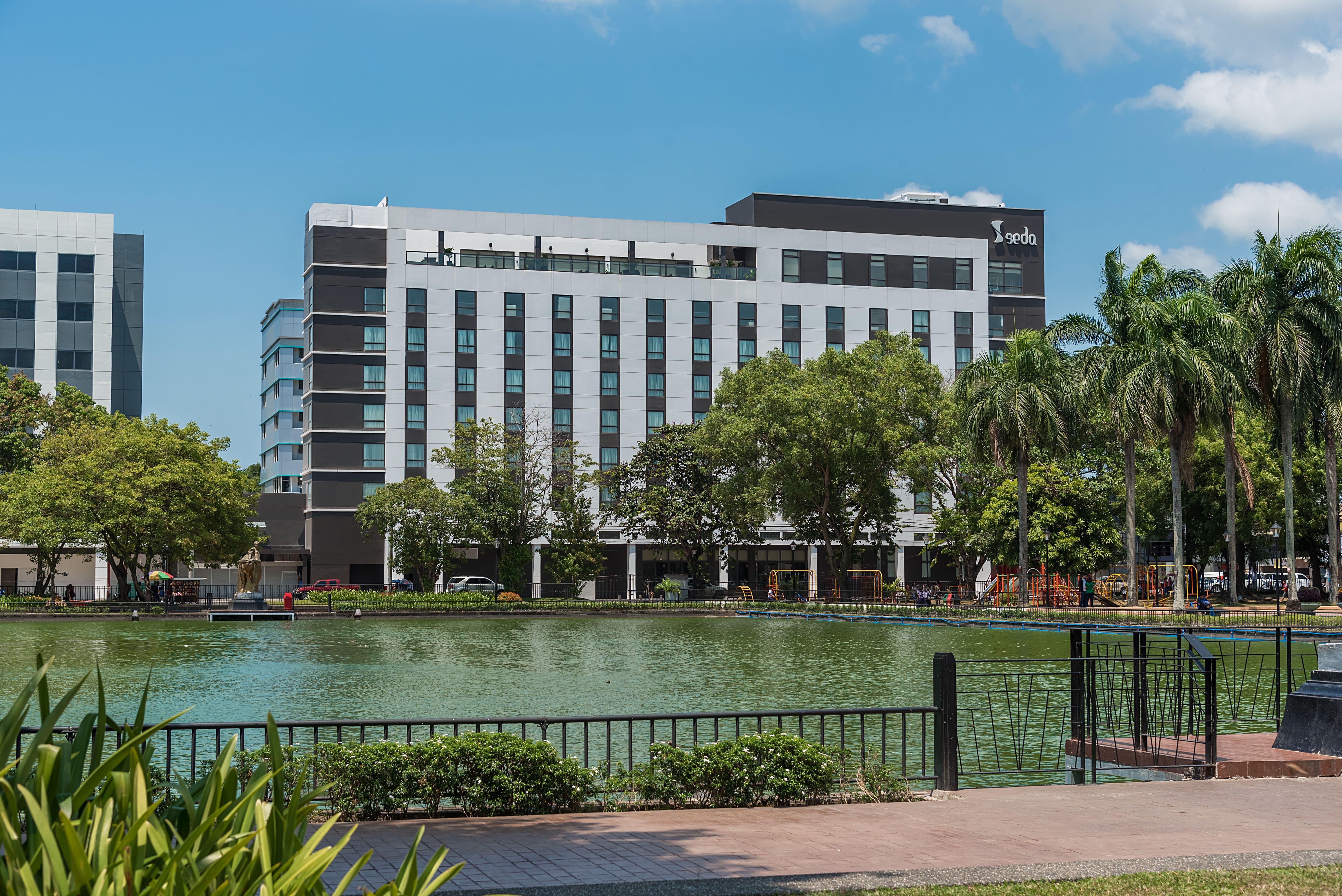 Seda Capitol Central Hotel Bacolod Exterior photo